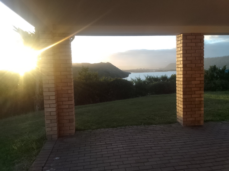 To Let 4 Bedroom Property for Rent in Sedgehill Western Cape